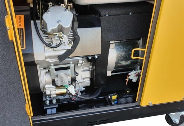 Generator insonorizat diesel monofazat Stager YDE15000T 11kVA, 48A, 3000rpm